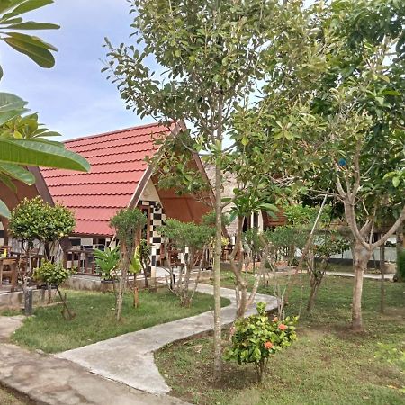 Meno Smile Cottages Gili Meno Luaran gambar